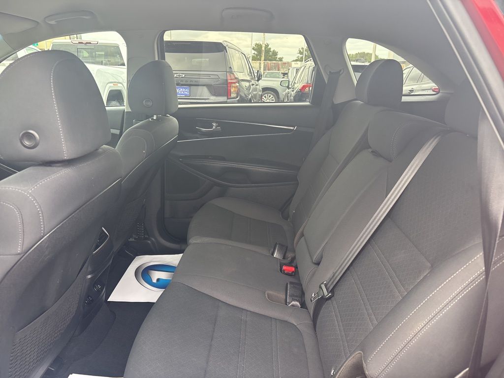 2020 Kia Sorento S photo 23