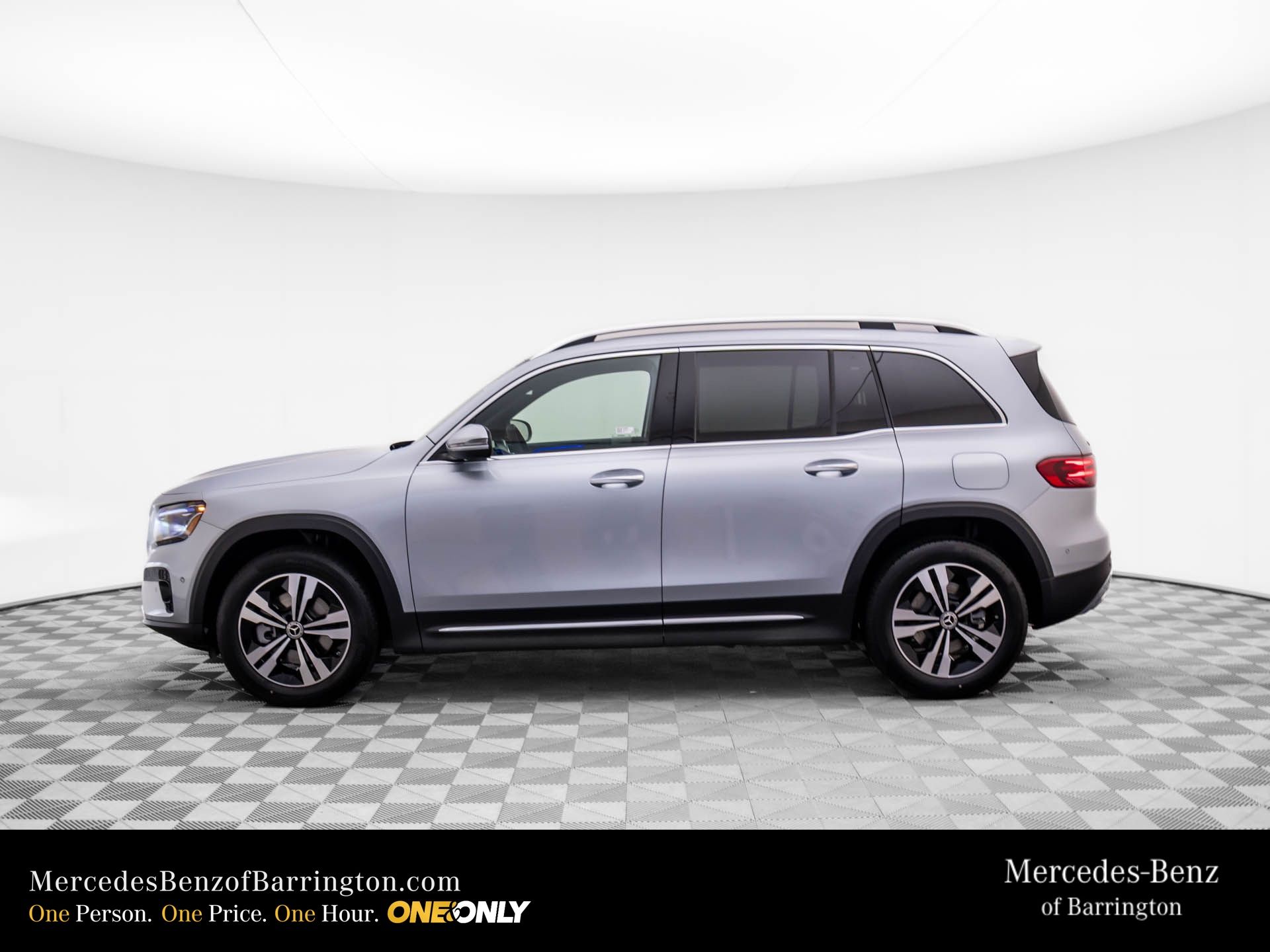 2025 Mercedes Benz GLB 250 4MATIC photo 2