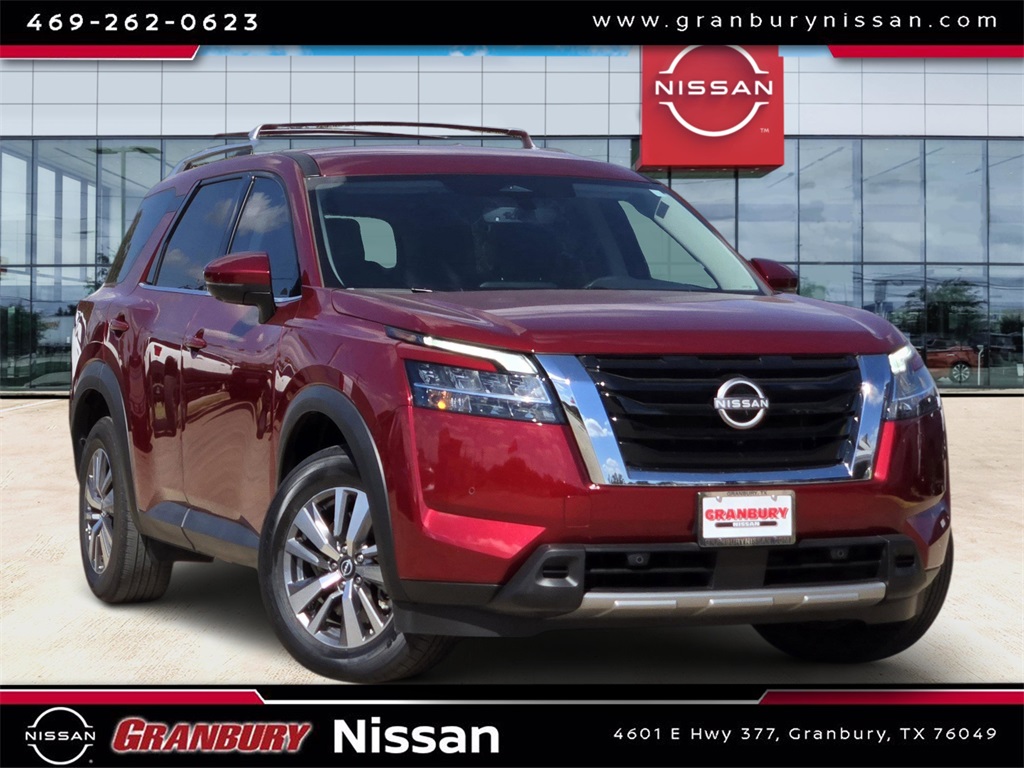 2023 Nissan Pathfinder SL's photo