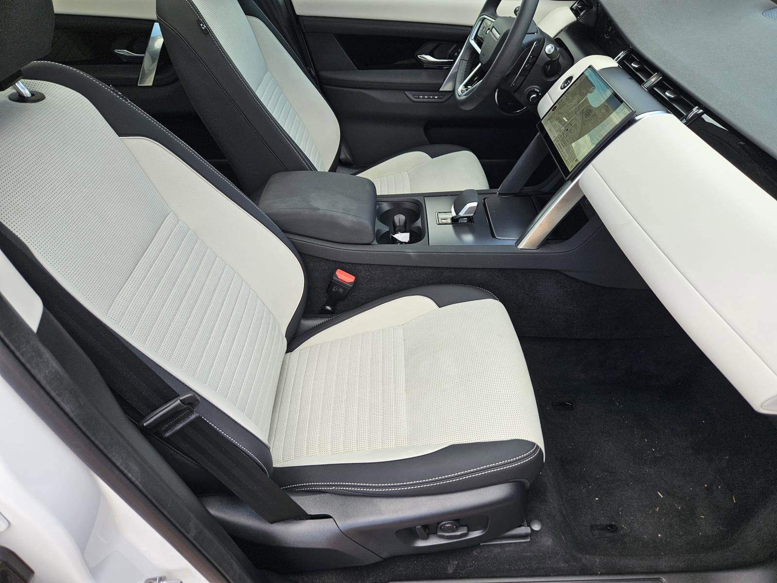 2025 Land Rover Discovery Sport S photo 38