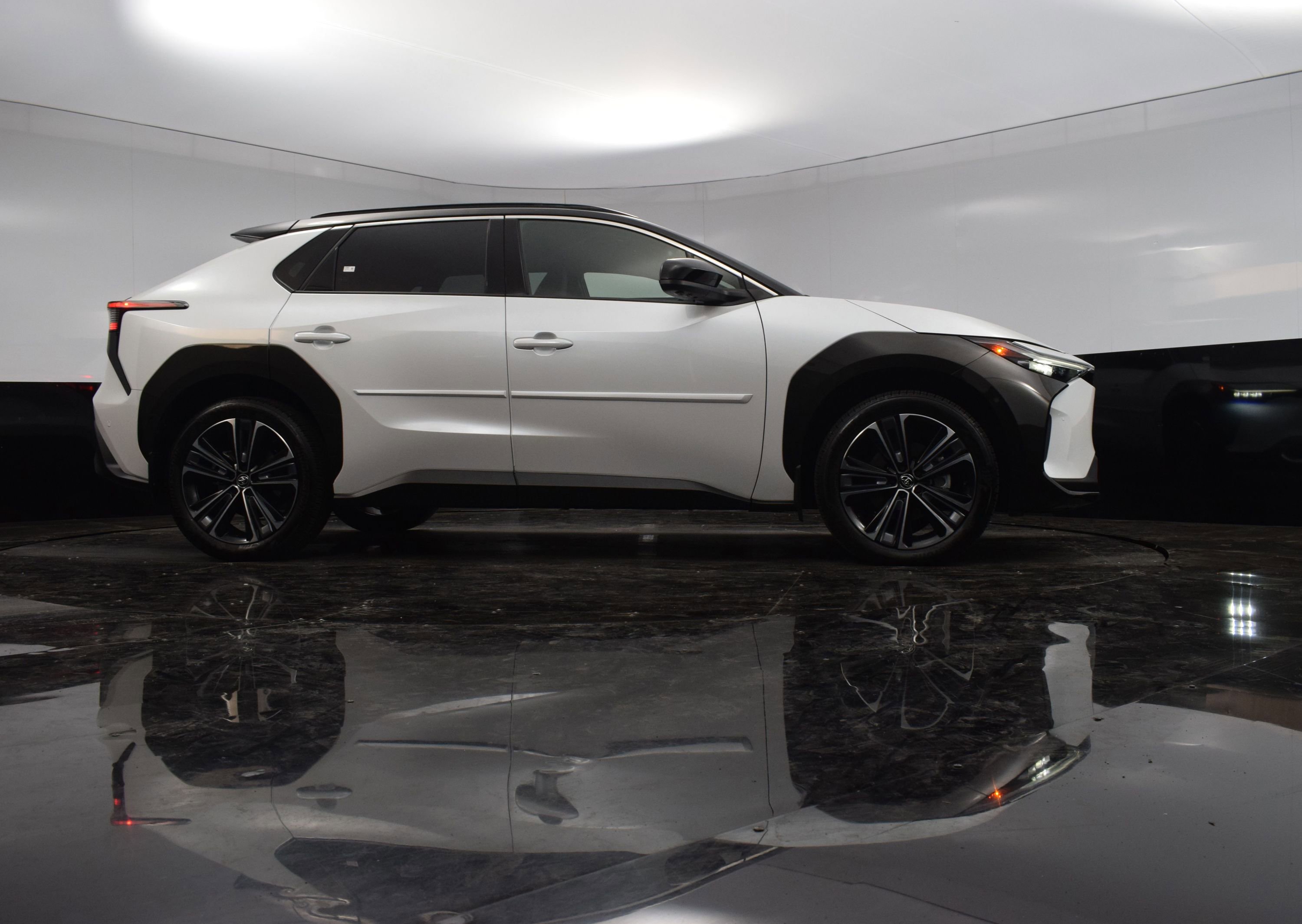2024 Toyota bZ4X XLE photo 21