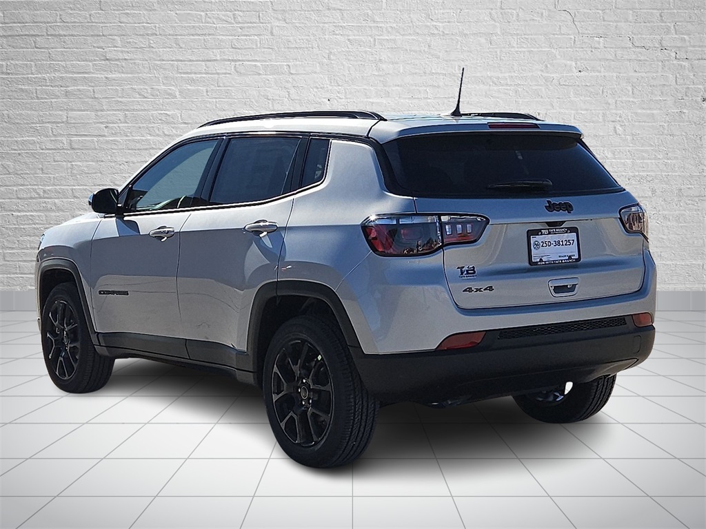 2026 Jeep Compass Latitude photo 3