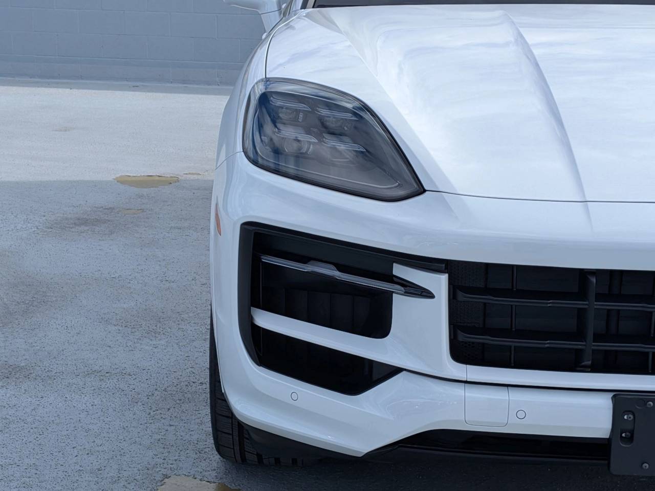 2025 Porsche Cayenne Coupe Base photo 12