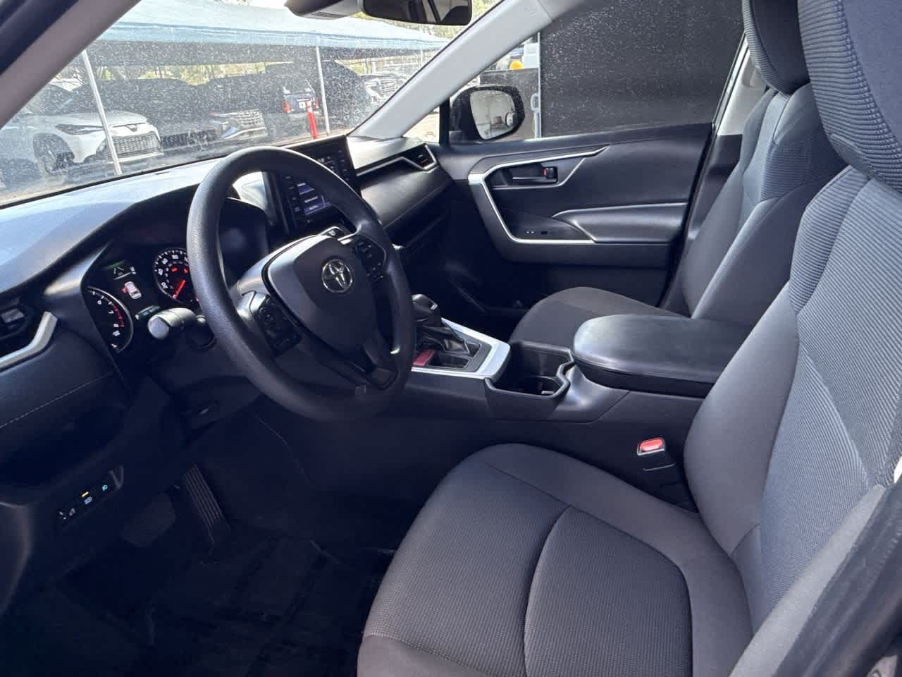 2022 Toyota RAV4 LE photo 11