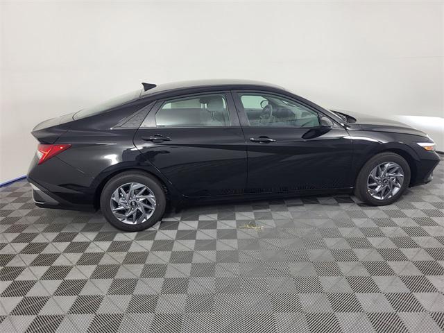 2025 Hyundai Elantra Hybrid Blue photo 3