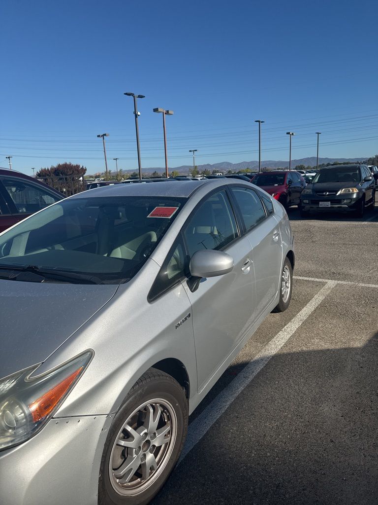 2010 Toyota Prius Three photo 2