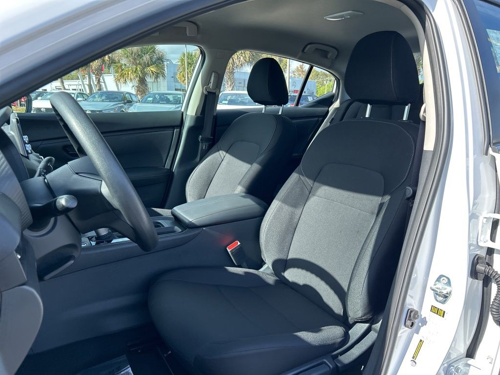 2025 Nissan Sentra S photo 13