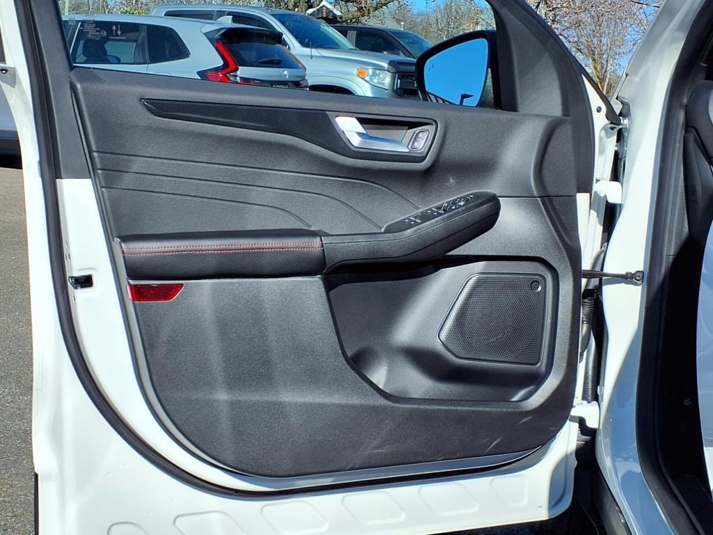 2025 Ford Escape ST-Line photo 4