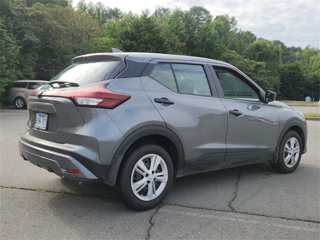 2025 Nissan Kicks Play S photo 3