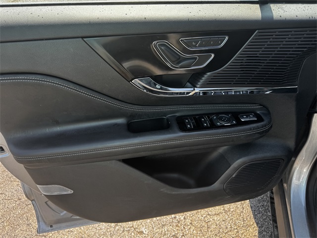 2022 Lincoln Corsair Standard photo 17