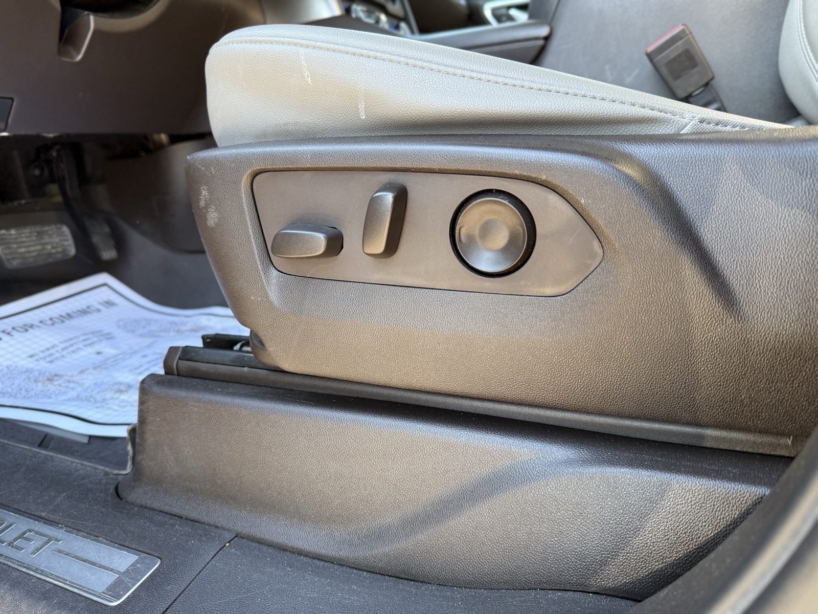 2021 Chevrolet Suburban LT photo 13