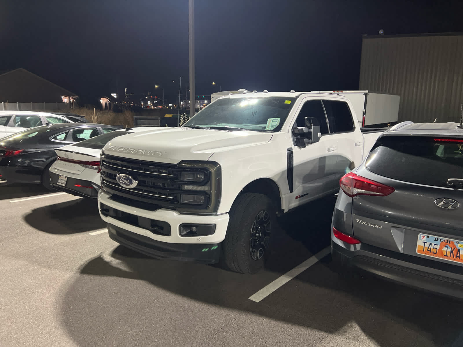 2025 Ford F-350 Super Duty Platinum's photo