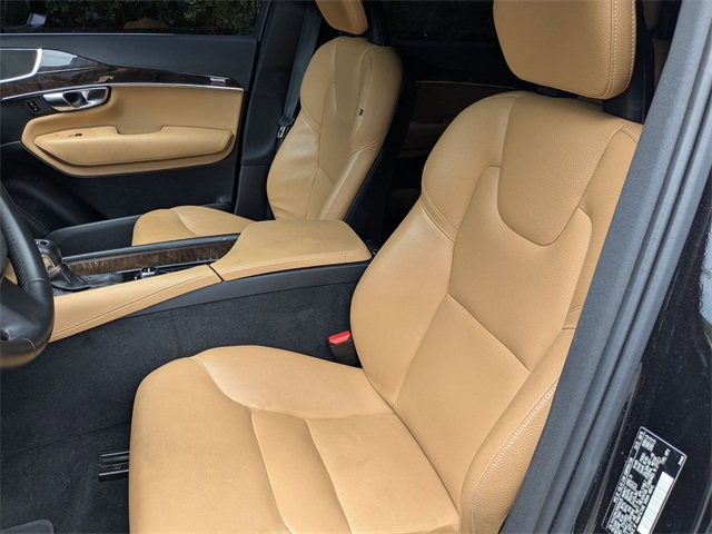 2016 Volvo XC90 T6 Momentum photo 18