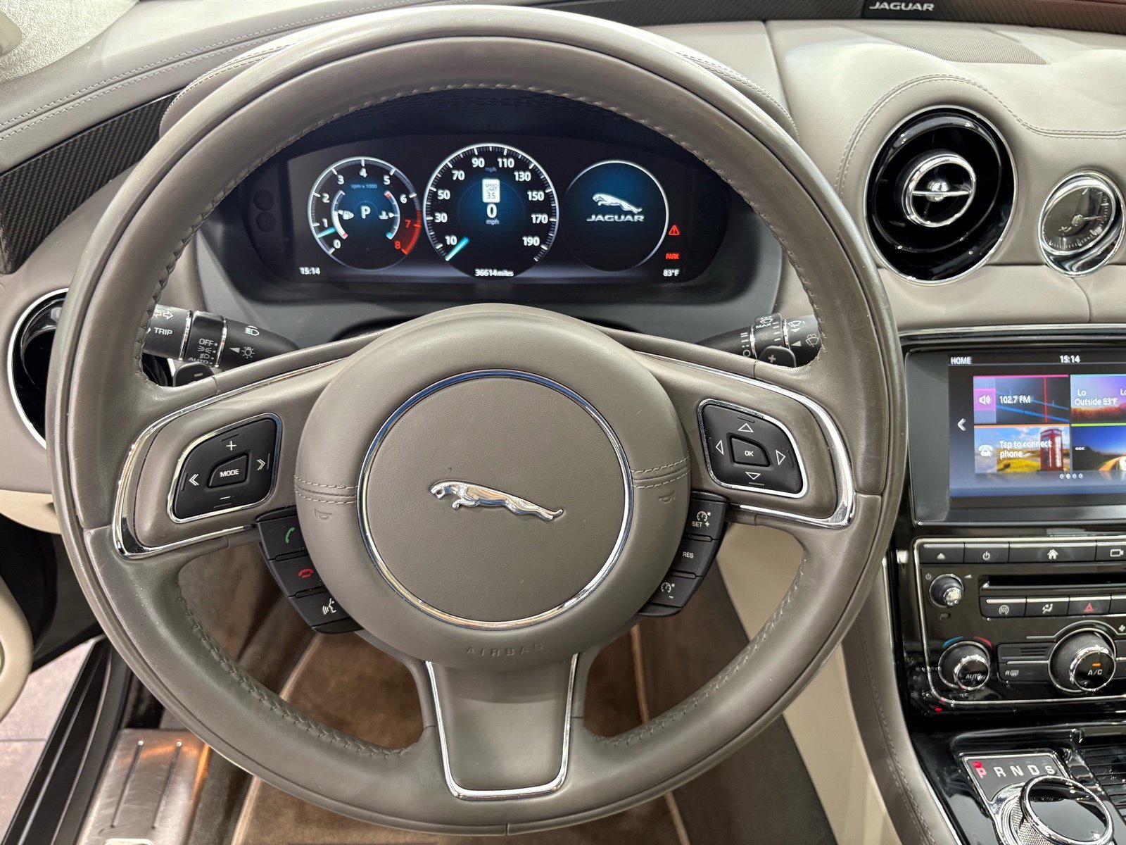 2017 Jaguar XJ L Supercharged photo 16