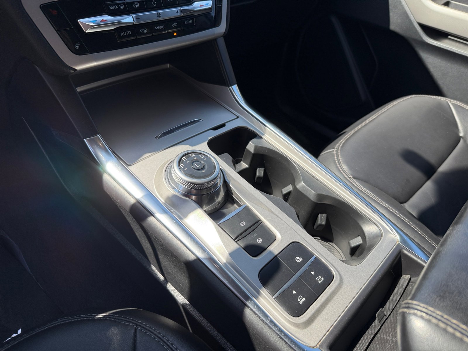 2023 Ford Explorer XLT photo 12
