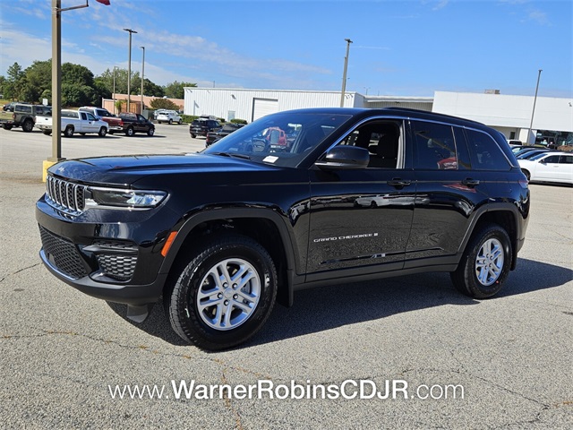 2025 Jeep Grand Cherokee Laredo photo 3
