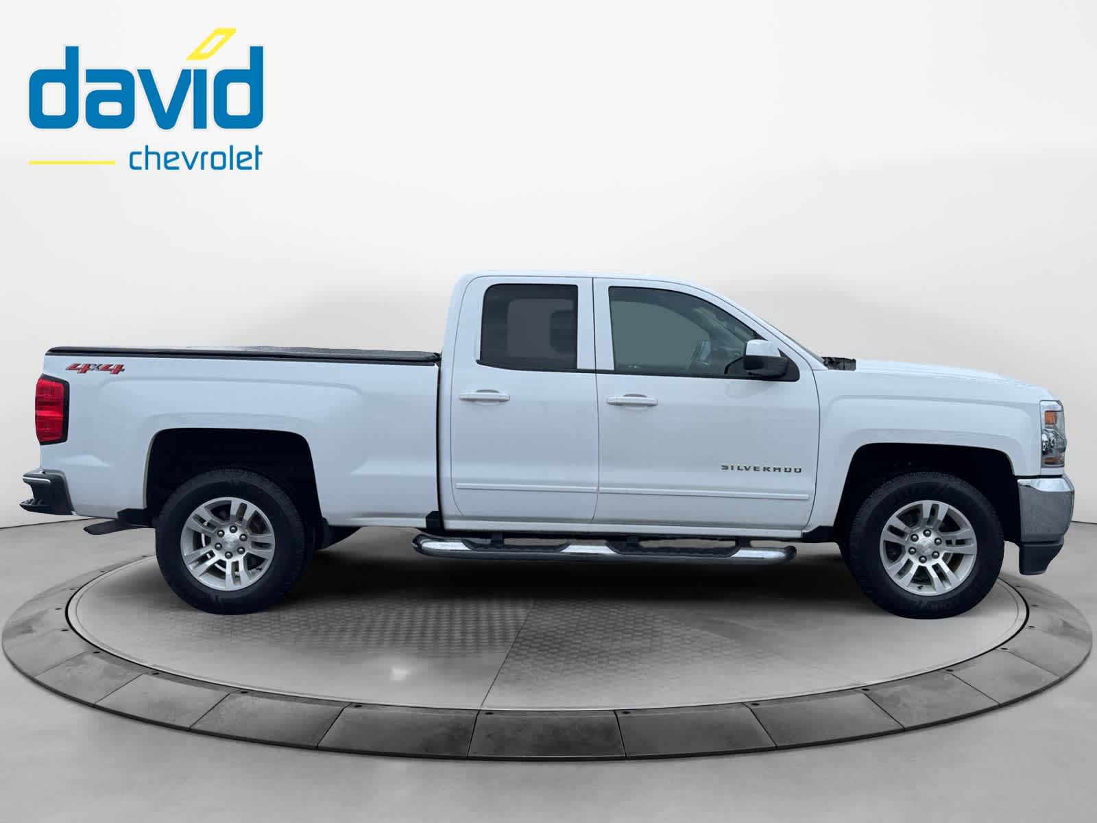 2018 Chevrolet Silverado 1500 LT photo 4