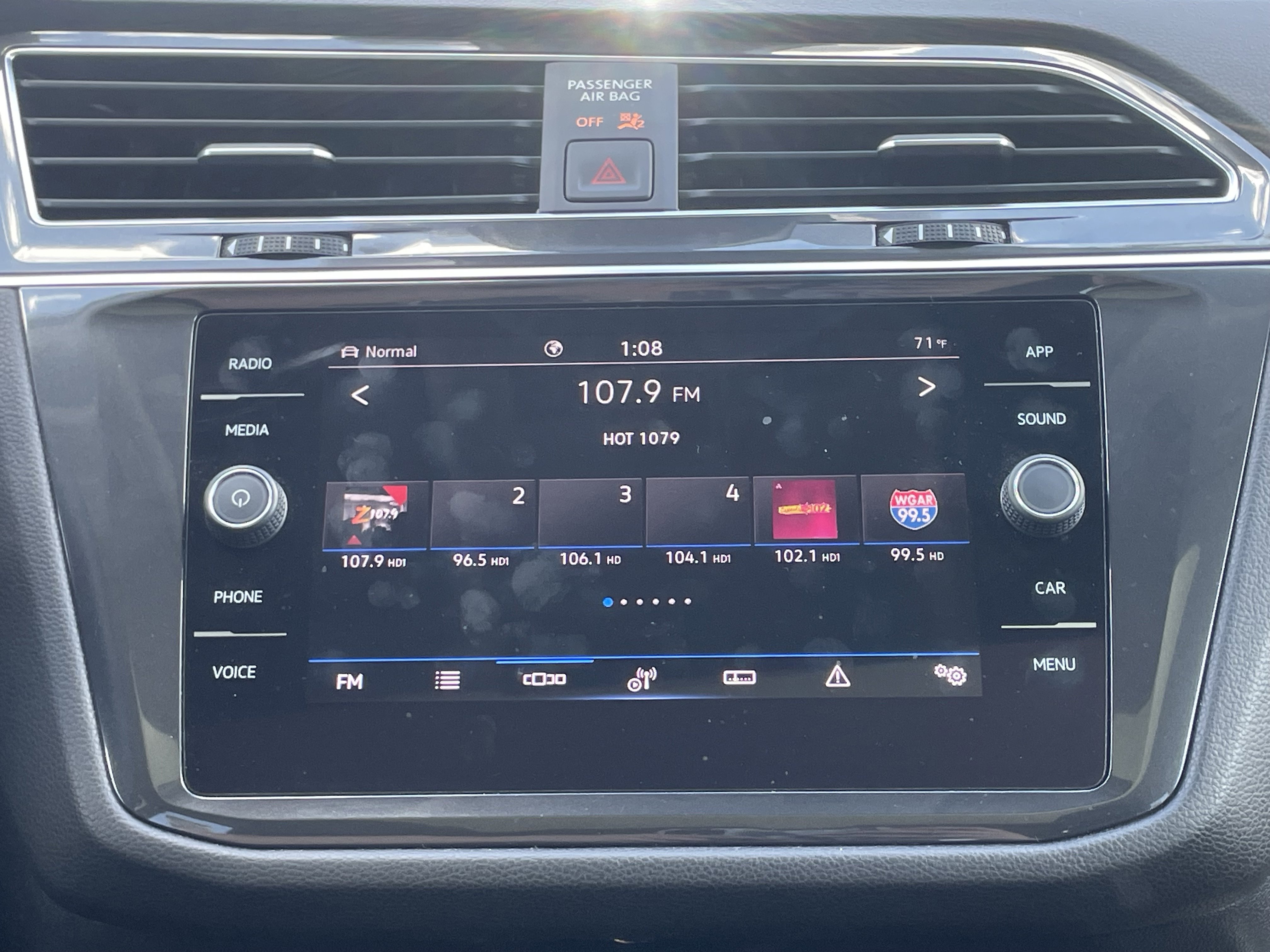 2022 Volkswagen Tiguan SE photo 12