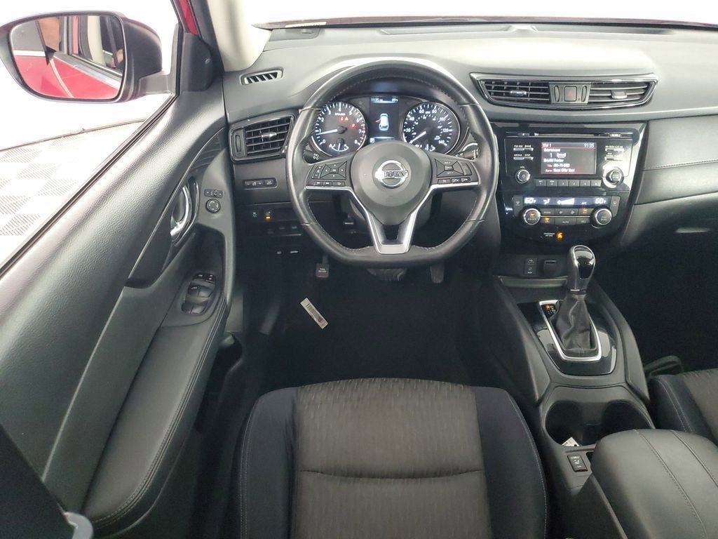 2017 Nissan Rogue SV photo 13