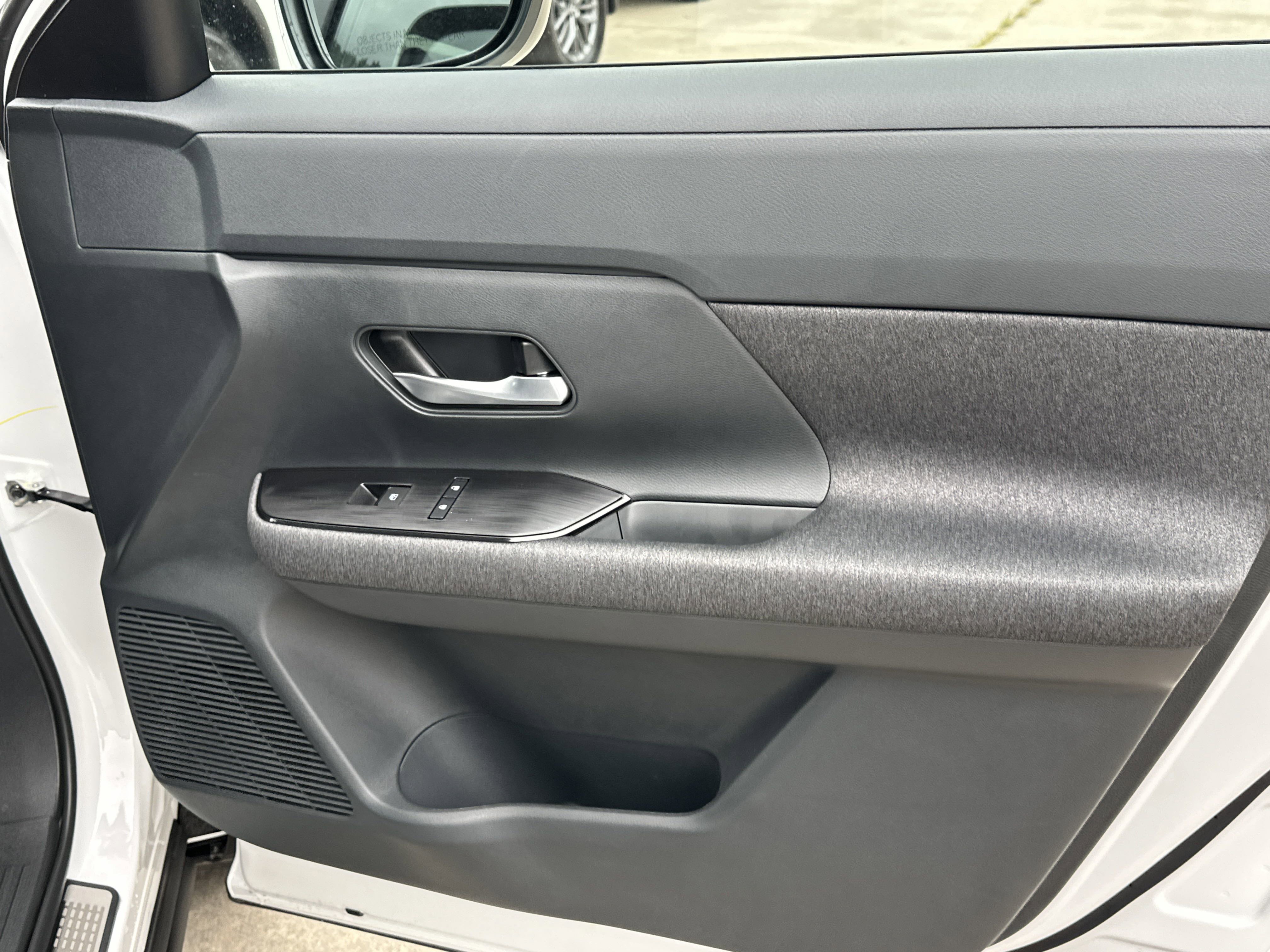 2025 Nissan Kicks SV photo 10