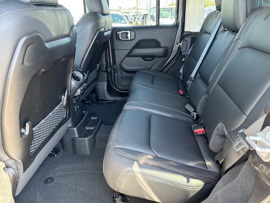 2025 Jeep Wrangler Sahara photo 22