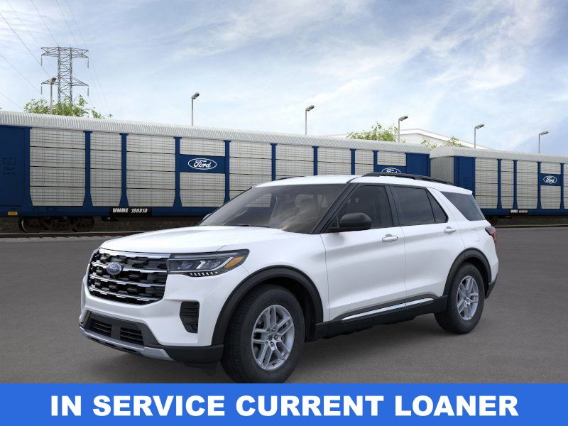 2025 Ford Explorer photo 2