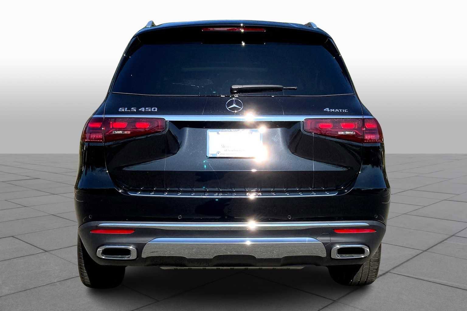 2026 Mercedes Benz GLS 450 4MATIC photo 4