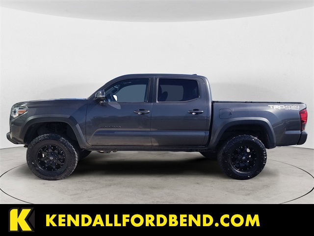 2018 Toyota Tacoma TRD Off-Road photo 2