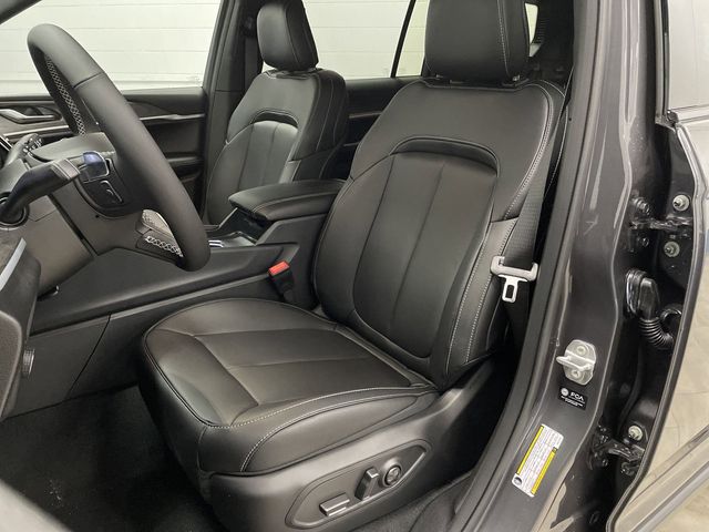 2025 Jeep Grand Cherokee Limited photo 3