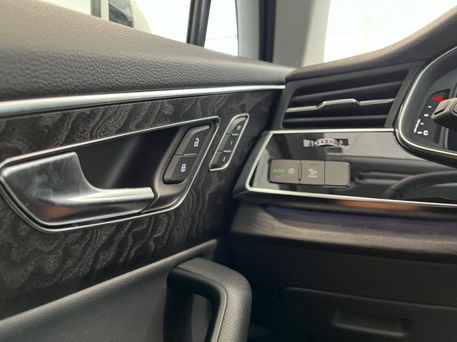 2022 Audi Q7 55 Premium photo 17