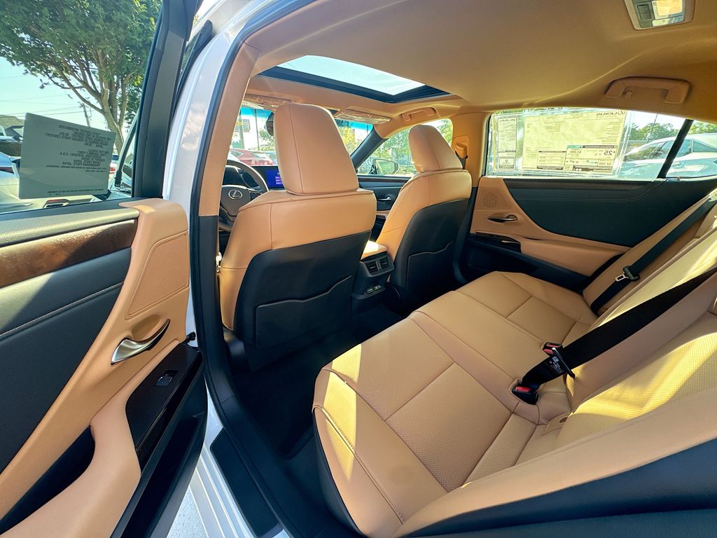 2025 Lexus ES 350 photo 30