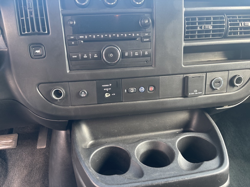 2016 Chevrolet Express 3500 Passenger Van photo 21