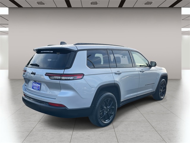 2024 Jeep Grand Cherokee Altitude photo 2