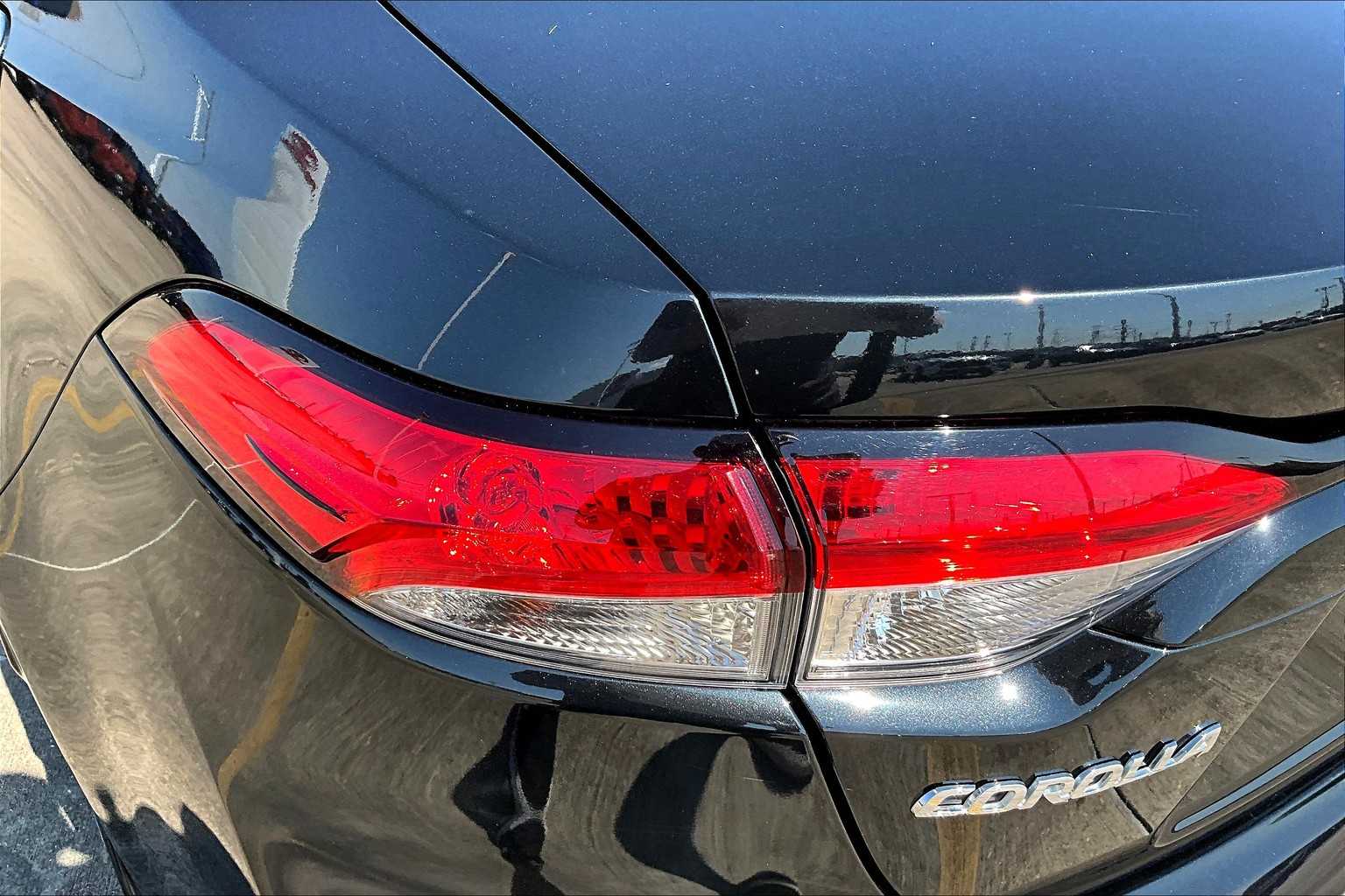 2022 Toyota Corolla LE photo 25