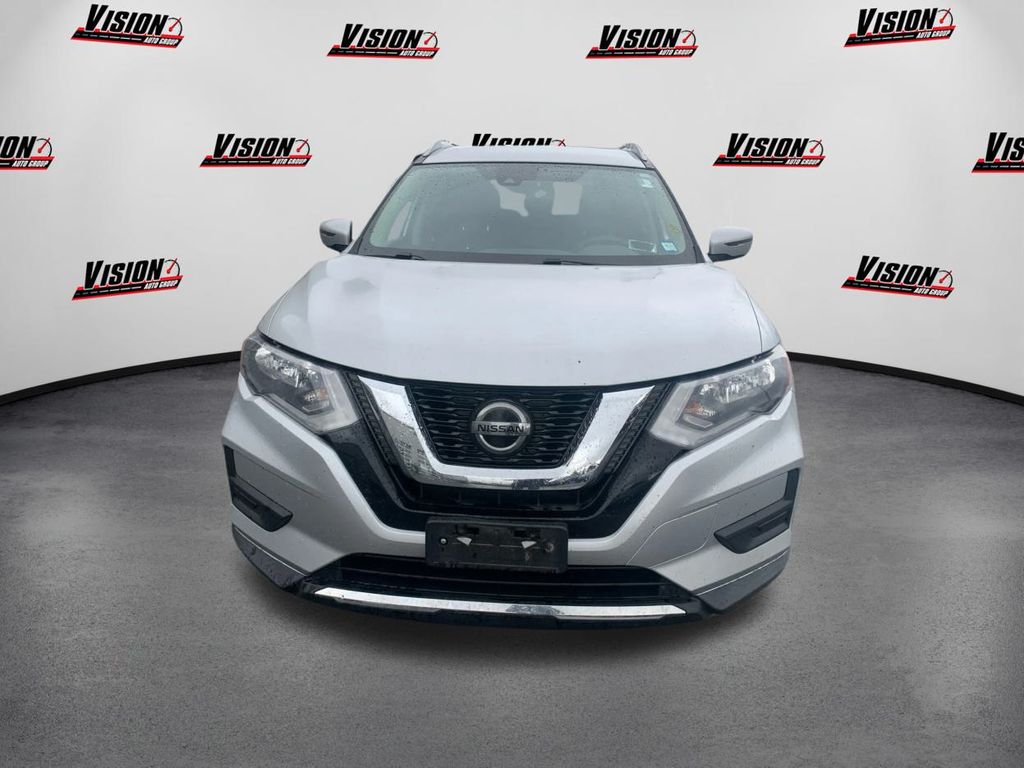 2019 Nissan Rogue SV photo 2
