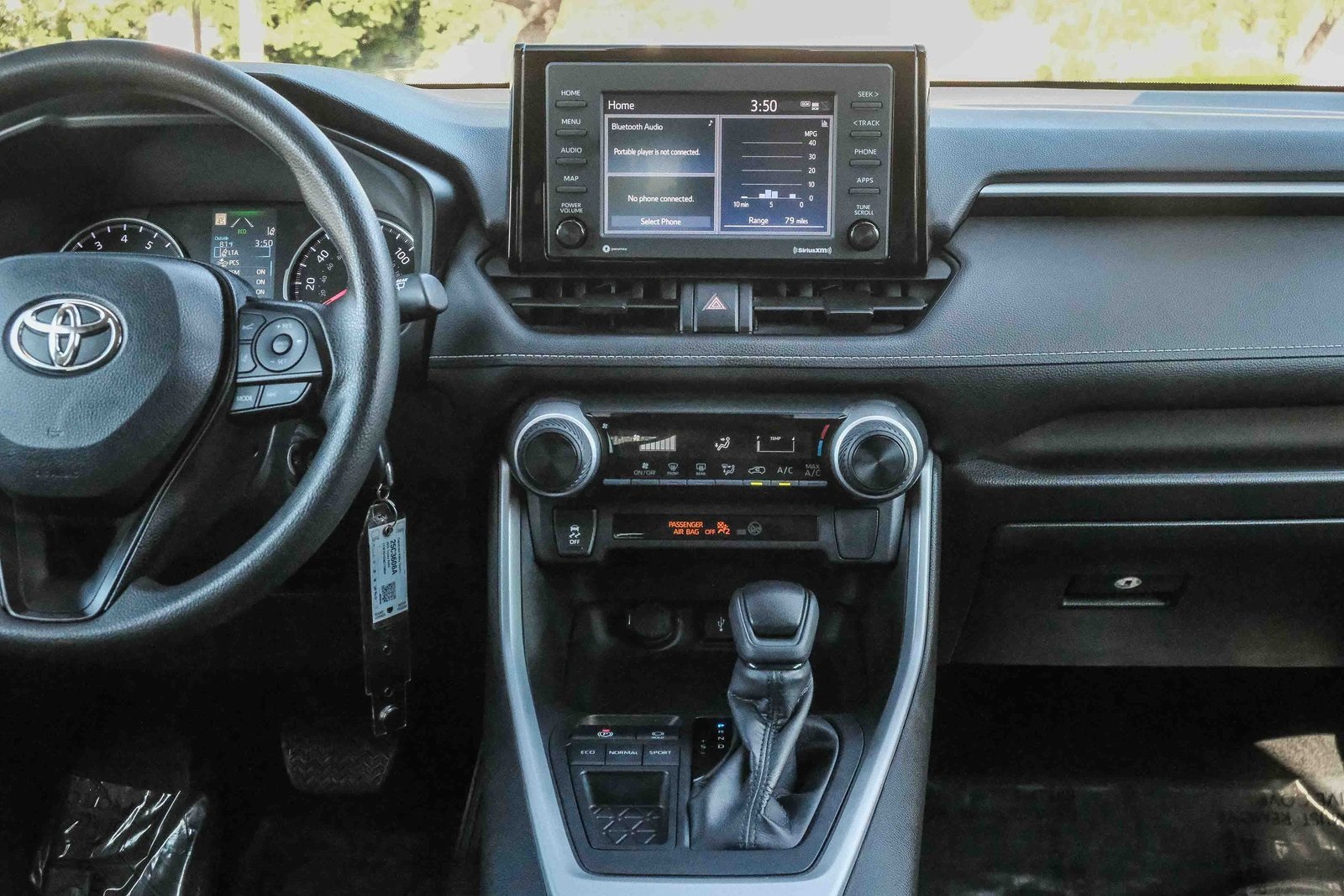 2022 Toyota RAV4 LE photo 15