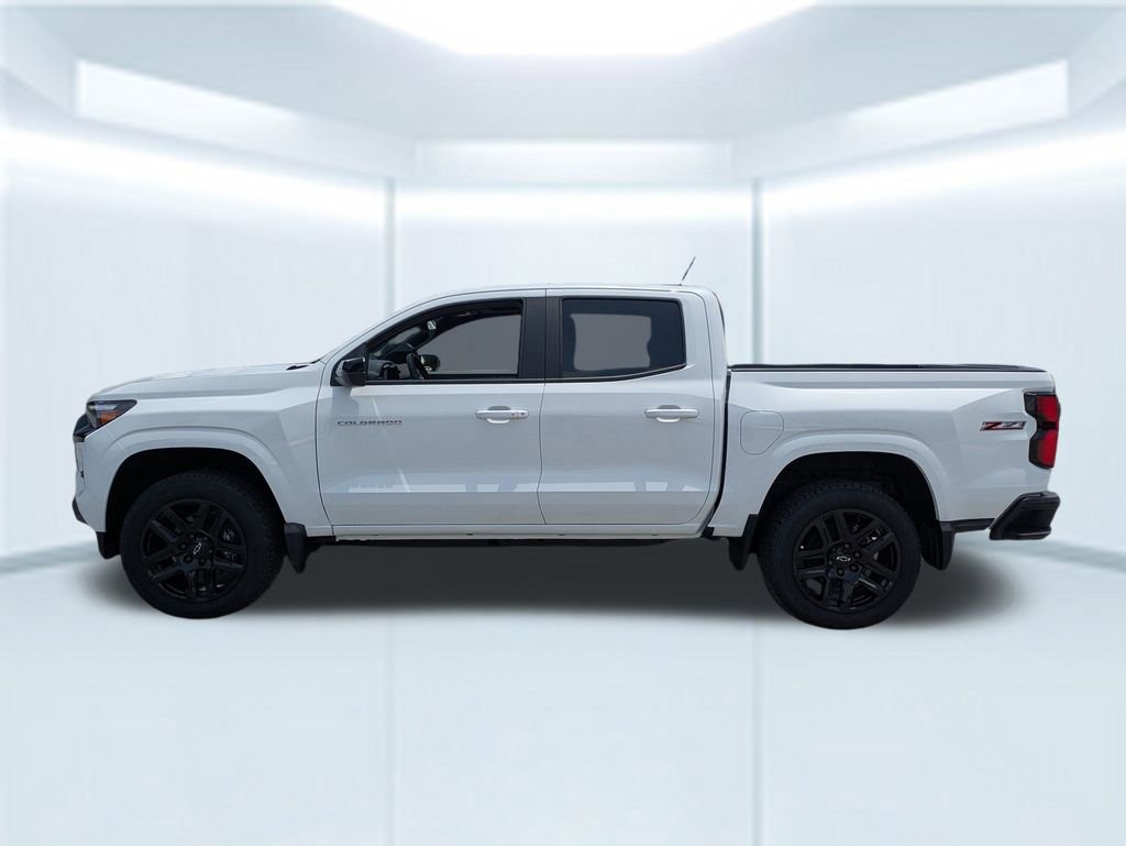 2024 Chevrolet Colorado Z71 photo 2