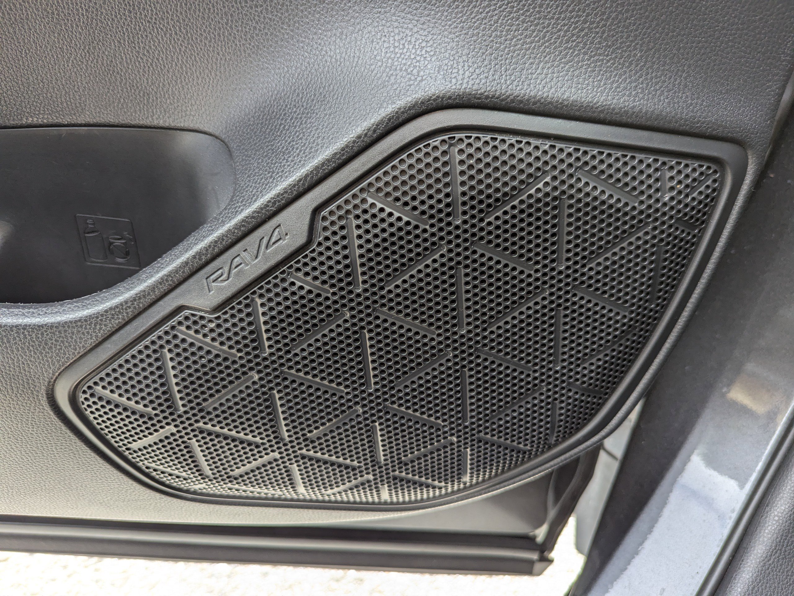 2021 Toyota RAV4 XLE Premium photo 15
