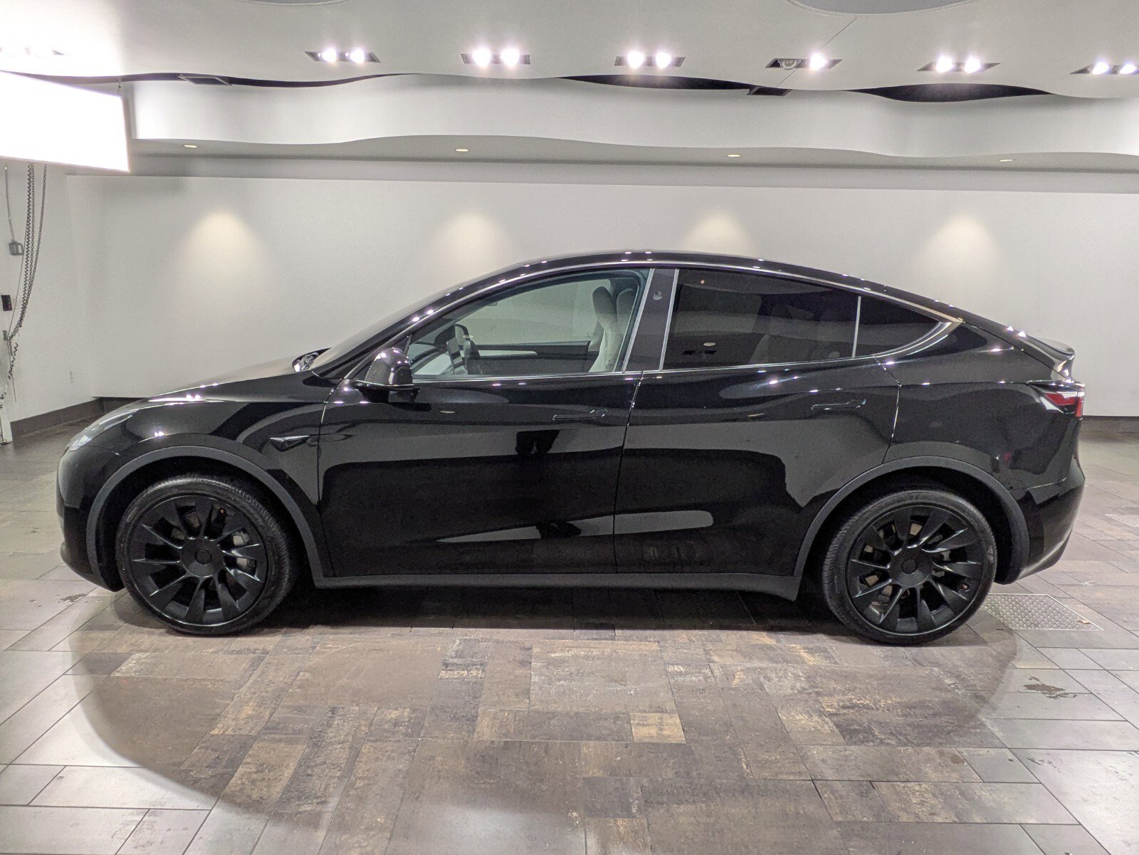2024 Tesla Model Y Long Range photo 3