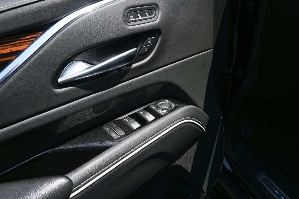 2023 Cadillac Escalade Premium Luxury photo 6