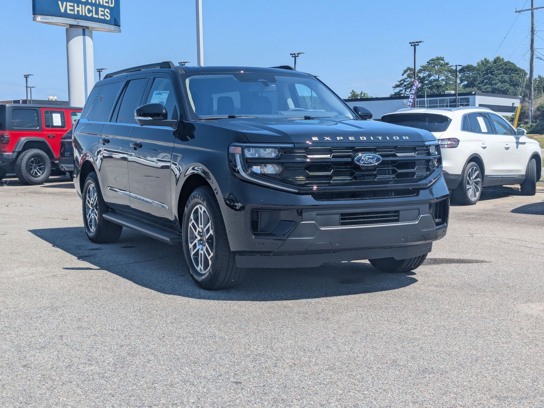 2025 Ford Expedition MAX photo 3