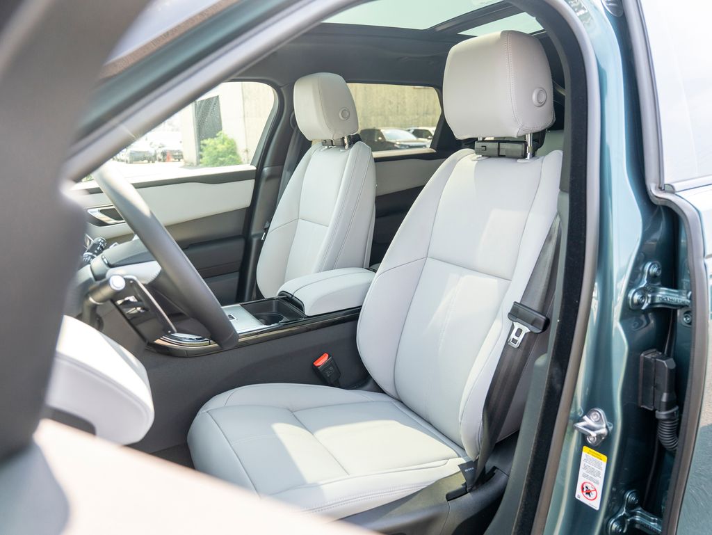 2026 Land Rover Range Rover Velar S photo 18