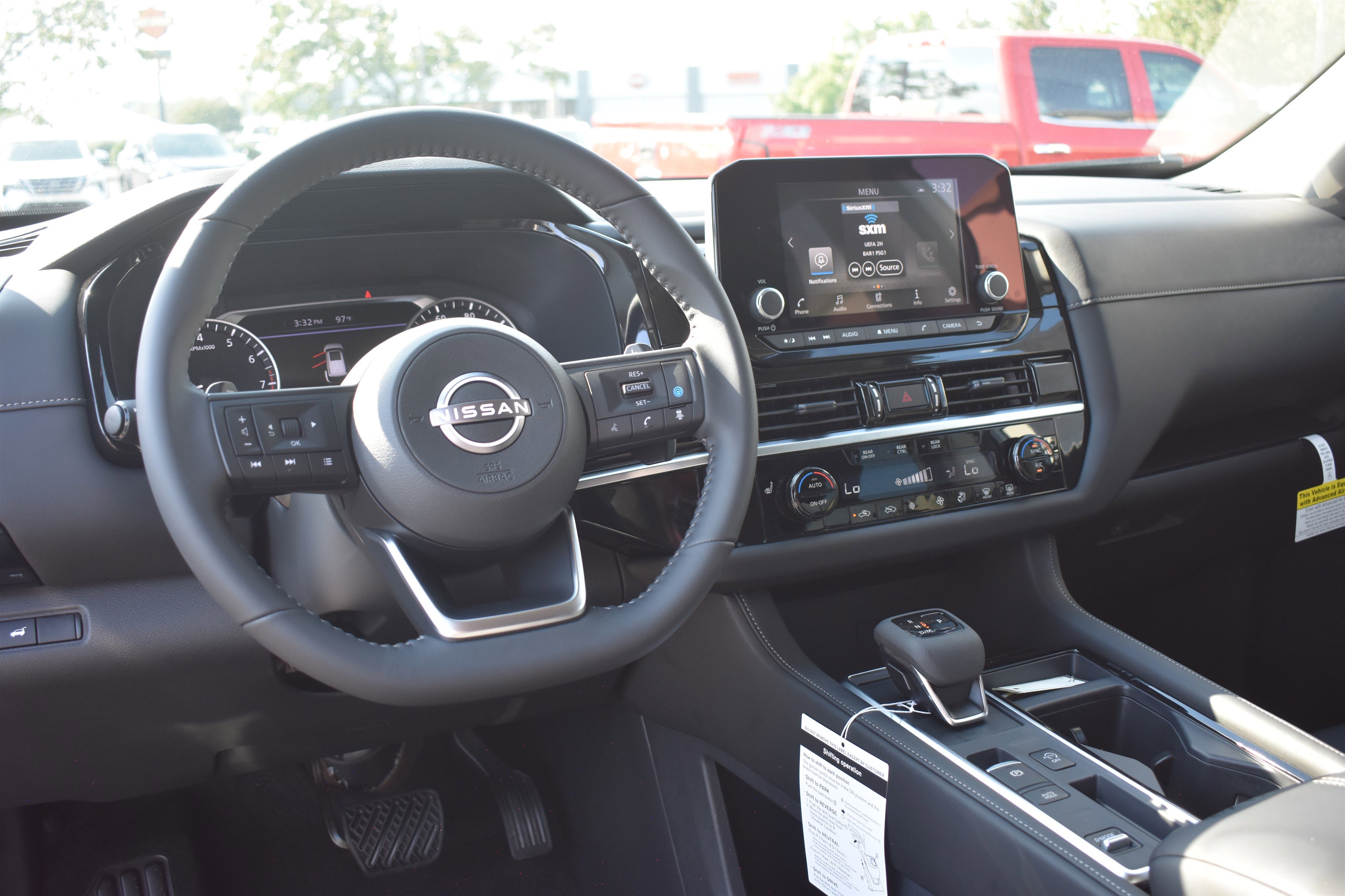 2025 Nissan Pathfinder SV photo 3