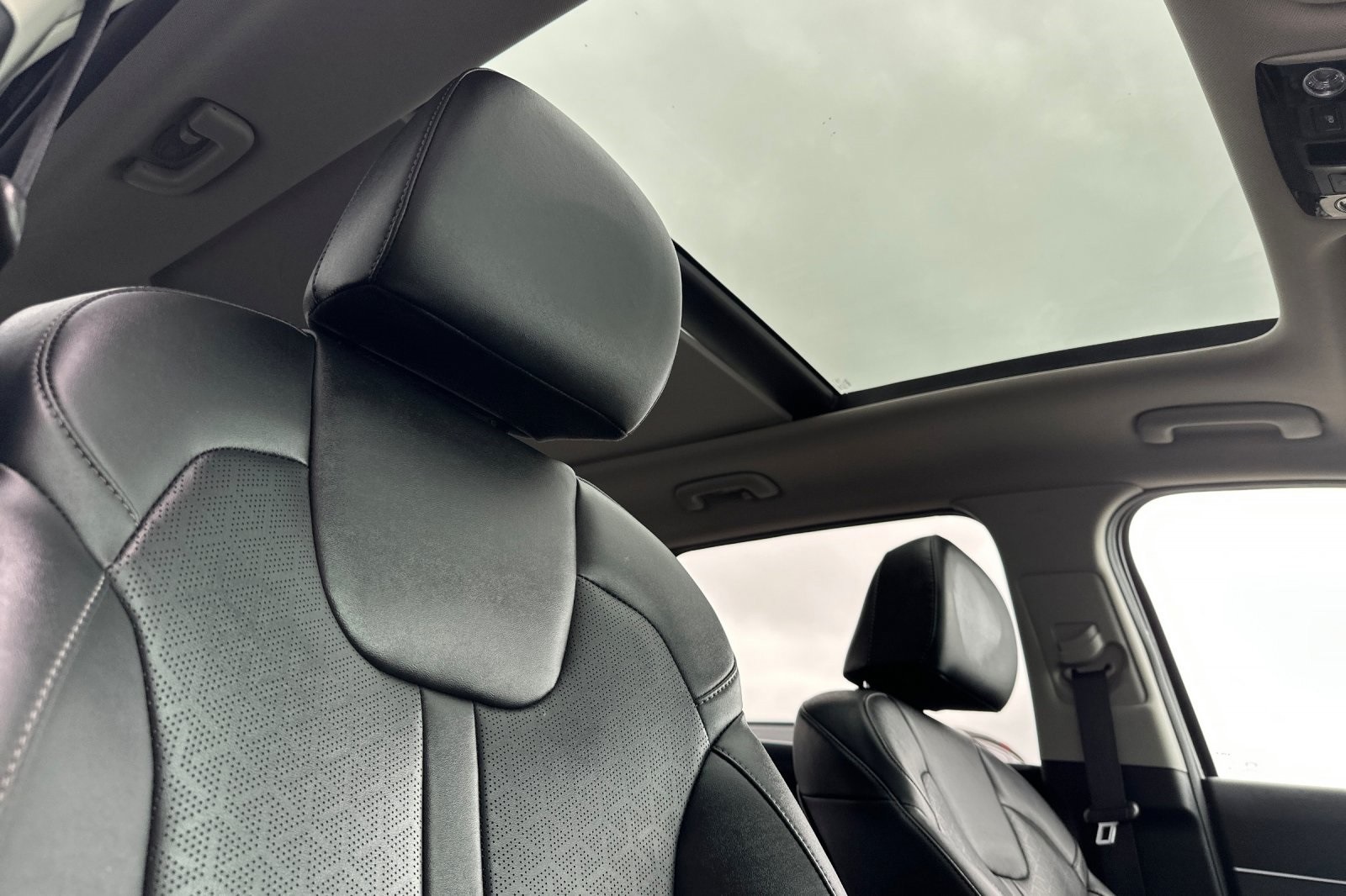 2023 Kia Sorento S photo 17
