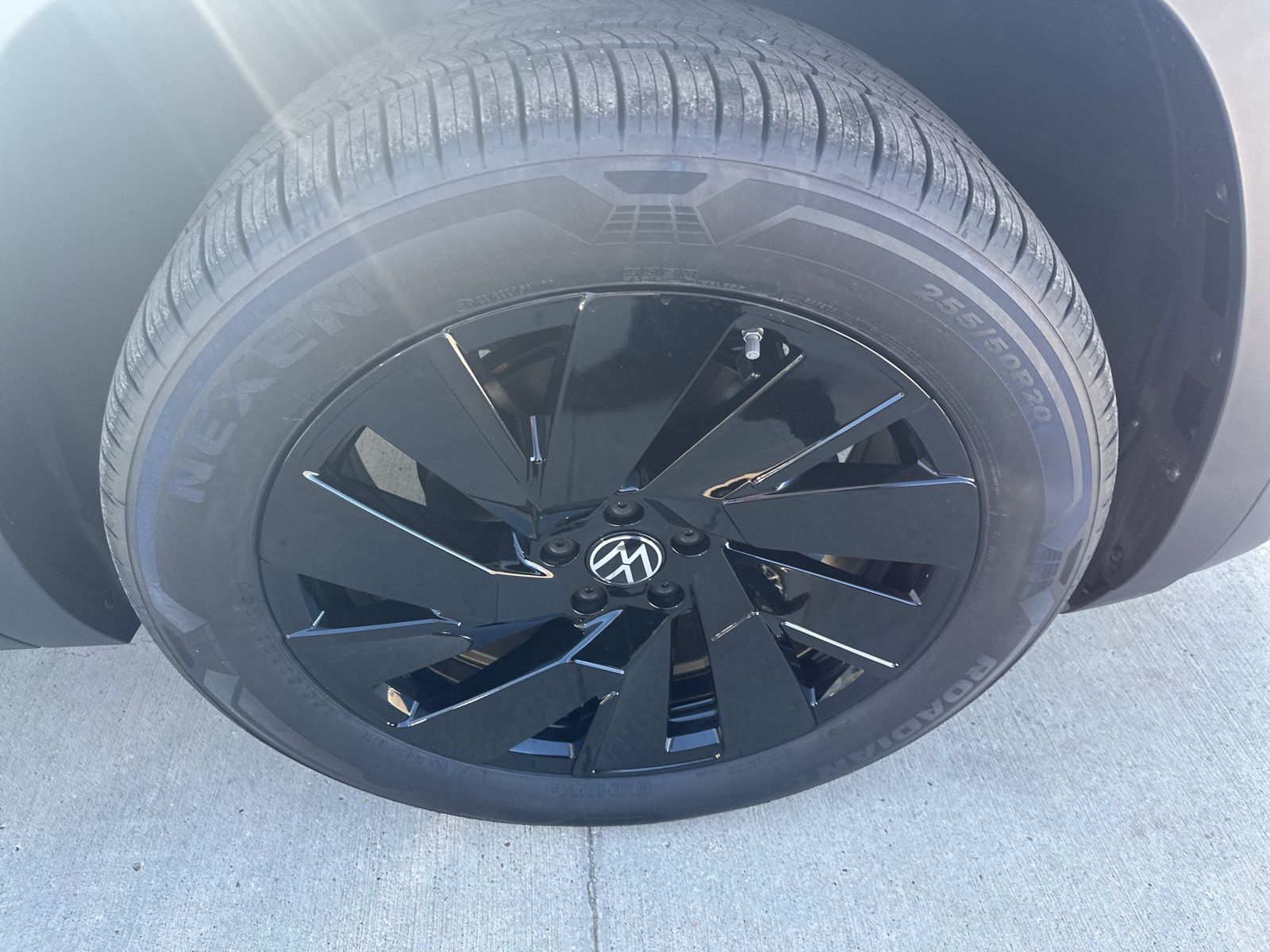 2026 Volkswagen Atlas Cross Sport SE Technology photo 3