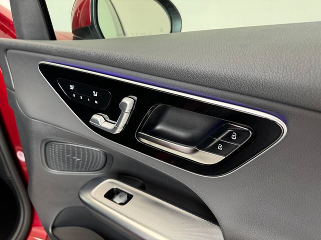 2025 Mercedes Benz GLC 300 photo 31