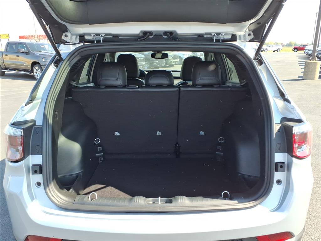 2026 Jeep Compass Latitude Altitude photo 8