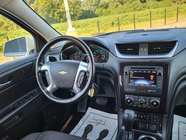 2017 Chevrolet Traverse 2LT photo 16