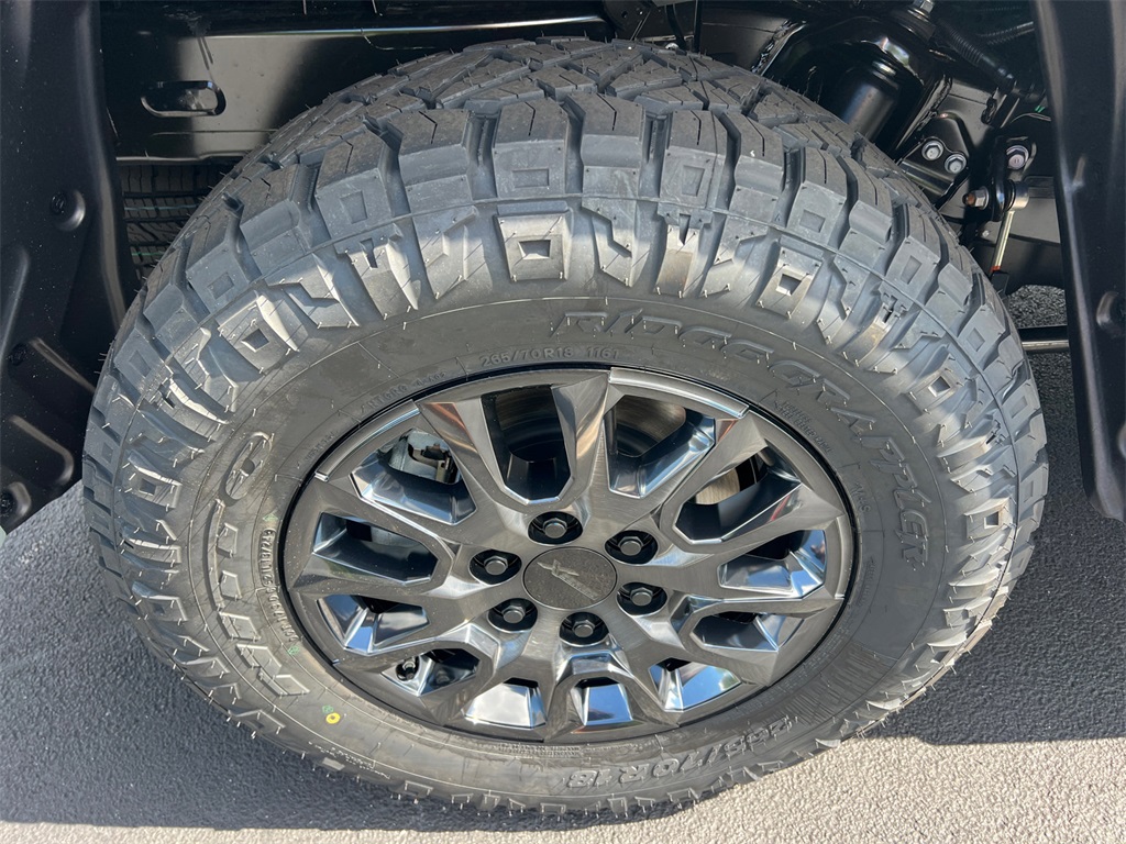 2025 Toyota Tundra SR5 CrewMax photo 17