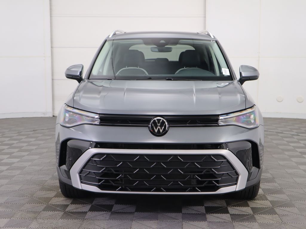 2025 Volkswagen Taos SE photo 2